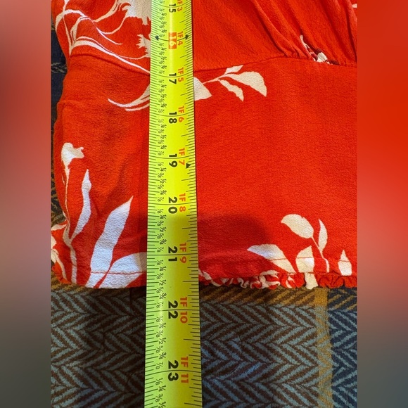 Ann Klein Floral Flutter Smocked Peplum Top orange women’s size M - Picture 9 of 10